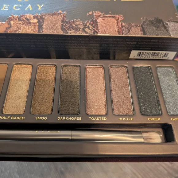 Urban Decay Eyeshadow Palette — Brown, Gold & Bronze Shades - Picture 5 of 5